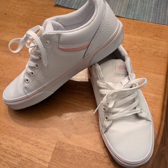 Vans Women's Sneaker - Picture 1 of 4